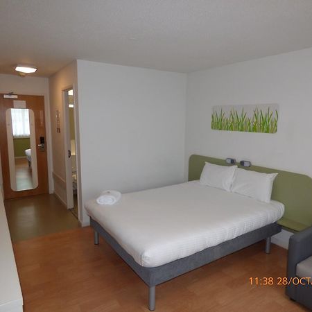 Warrington Motel, J20 M6 Lymm Services Esterno foto
